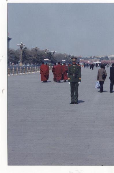 Critère 3, "une photo d'un sujet d'intérêt scientifique" : Place Tiananmen EFEO_BAYA00002