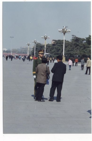 Critère 3, "une photo d'un sujet d'intérêt scientifique" : Place Tiananmen EFEO_BAYA00003
