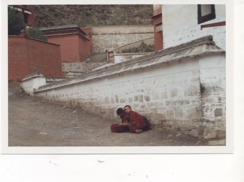 Critère 10, "une photo énigmatique" : Enfant tibétain EFEO_BAYA00009