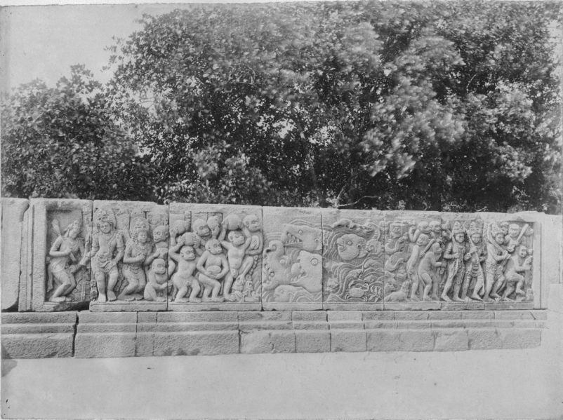 Candi Prambanan / Candi Lara Jonggrang, temple shivaîte : décor architectural EFEO_INDO00081