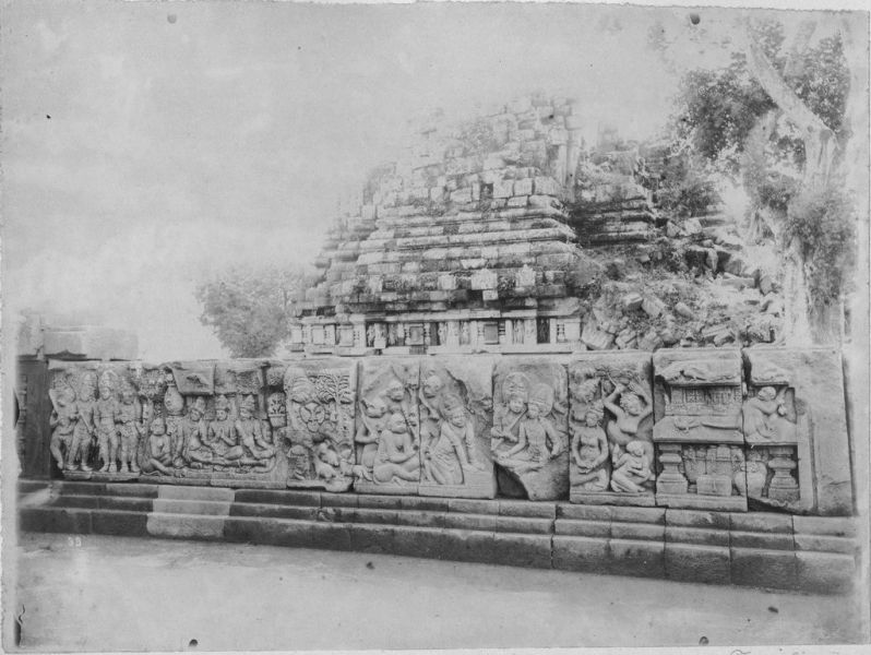 Candi Prambanan / Candi Lara Jonggrang, temple shivaîte : décor architectural EFEO_INDO00088