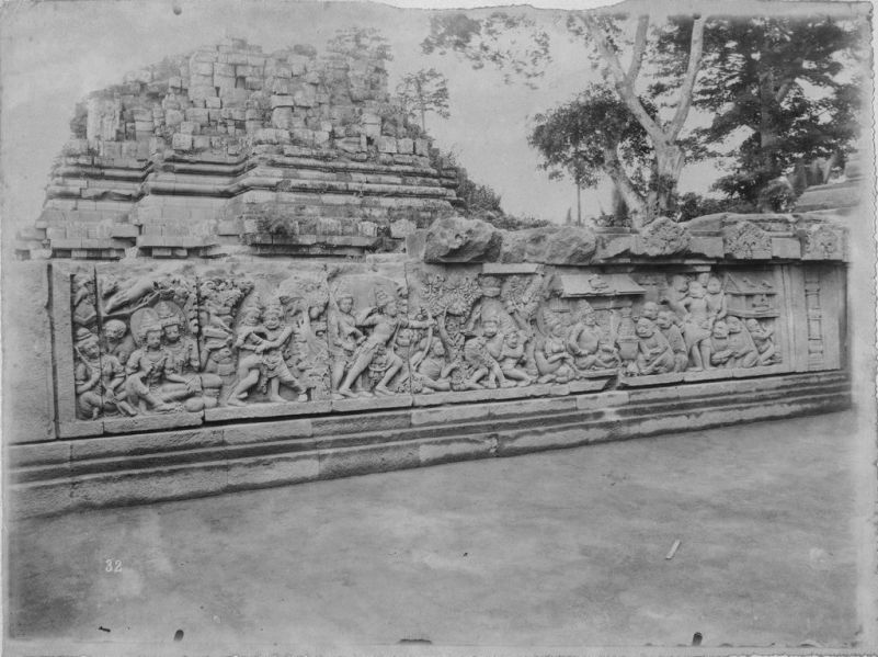 Candi Prambanan / Candi Lara Jonggrang, temple shivaîte : décor architectural EFEO_INDO00089