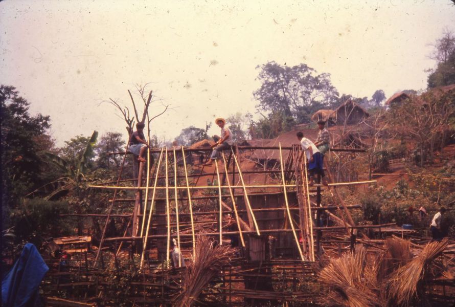 A group of Lisu men are building a traditional Lisu house for Dr. Otome Klein EFEO_KLEO00033