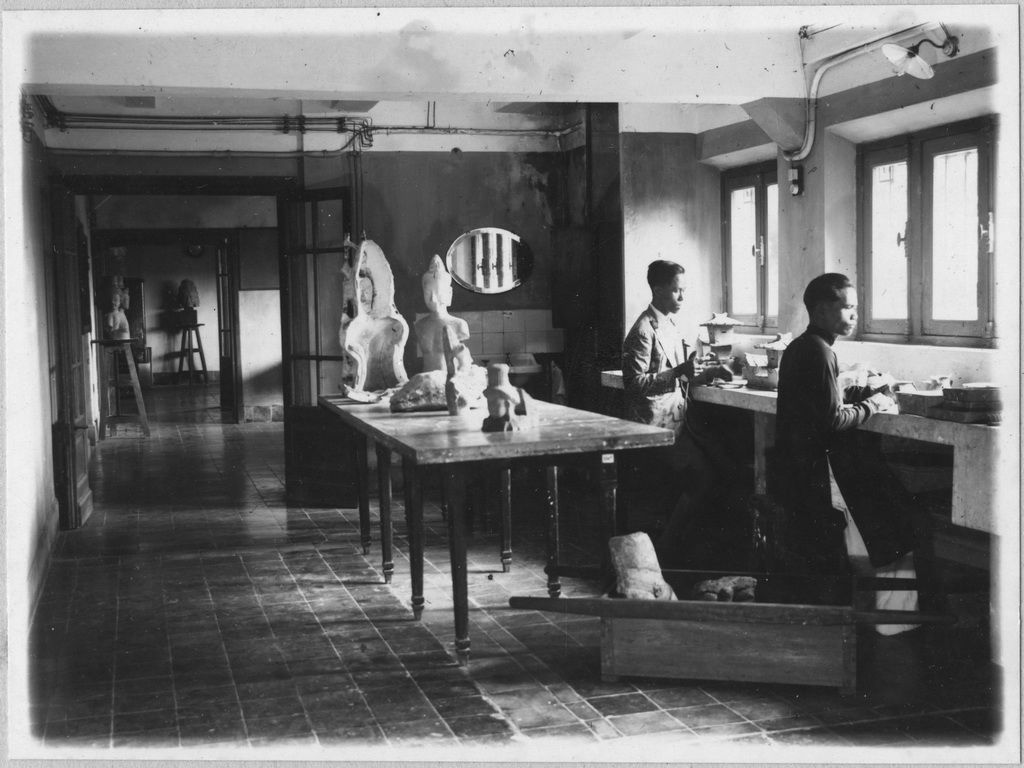 Atelier de restauration et de moulage, musée Louis Finot, 1941