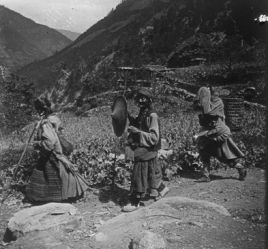 Pèlerins dans la région du Khawakarpo