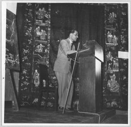 Louis-Charles Damais lors d’une conférence au Musée Louis Finot