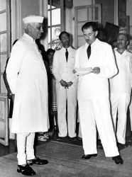 Jean Filliozat et Jawaharlal Nehru, premier ministre de l'Inde