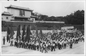 Défilé en l'honneur du retour de Hô Chi Minh à Hanoi