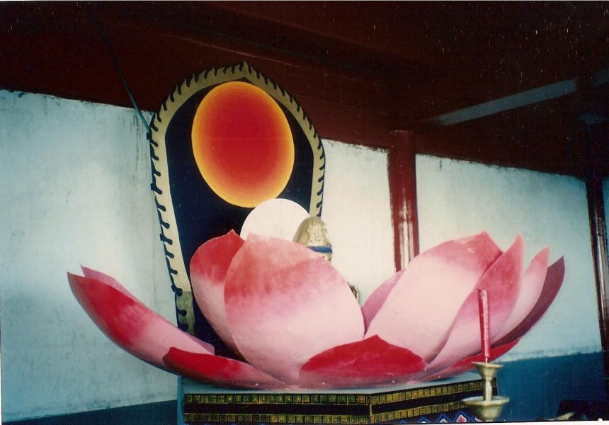Guanyin sortant de la fleur de lotus EFEO_BODC00016