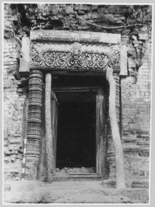 Linteau historié EFEO_CAM10774_1
