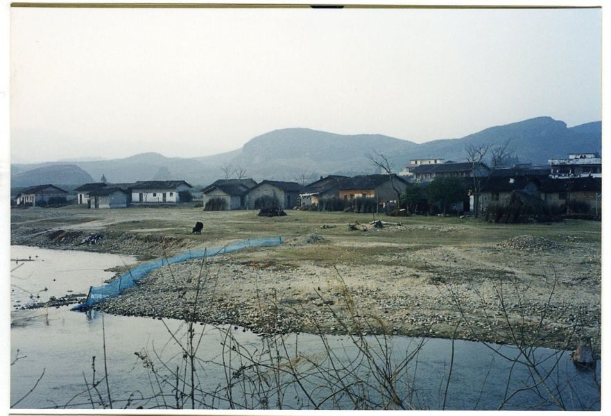 Le vieux village et la rivière. EFEO_CAPC00015