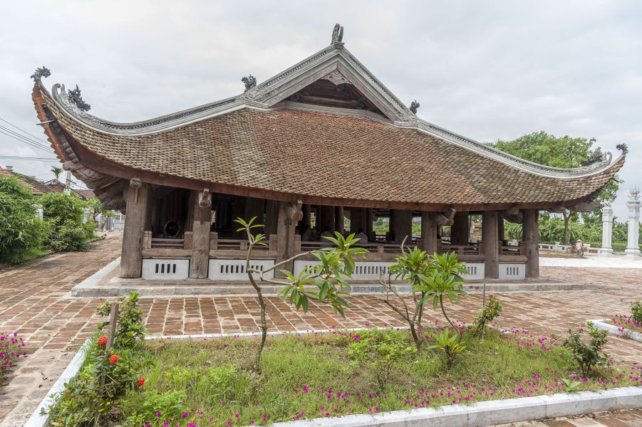 Reconstruction et restauration de la maison communale (dinh) de Chu Quyen : monument fini EFEO_FERS00928