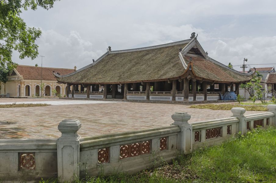 Reconstruction et restauration de la maison communale (dinh) de Chu Quyen : monument fini EFEO_FERS00950