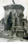 Phimai en cours d'anastylose : démontage du mandapa, 1965...