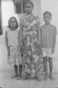Mel Seval, mariage Chettiar, portrait d'une jeune fille et de deux enfants EFEO_REIM06488