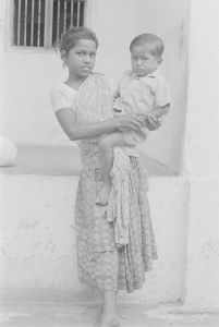 Mel Seval, maison de Vel., portrait d'une jeune fille et d'un enfant EFEO_REIM07756