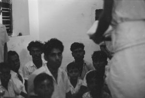 Mel Seval, maison Mujannar, portrait de plusieurs hommes assis à l'intérieur de la maison EFEO_REIM08294